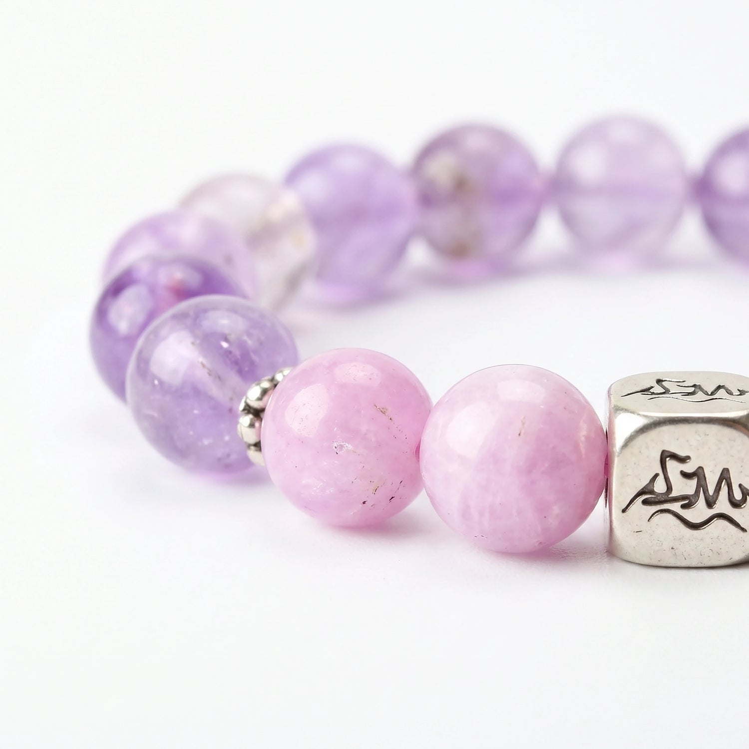 Flame Fire bracelet macro detail, Lavender Amethyst and Kunzite — Leymen Jewels