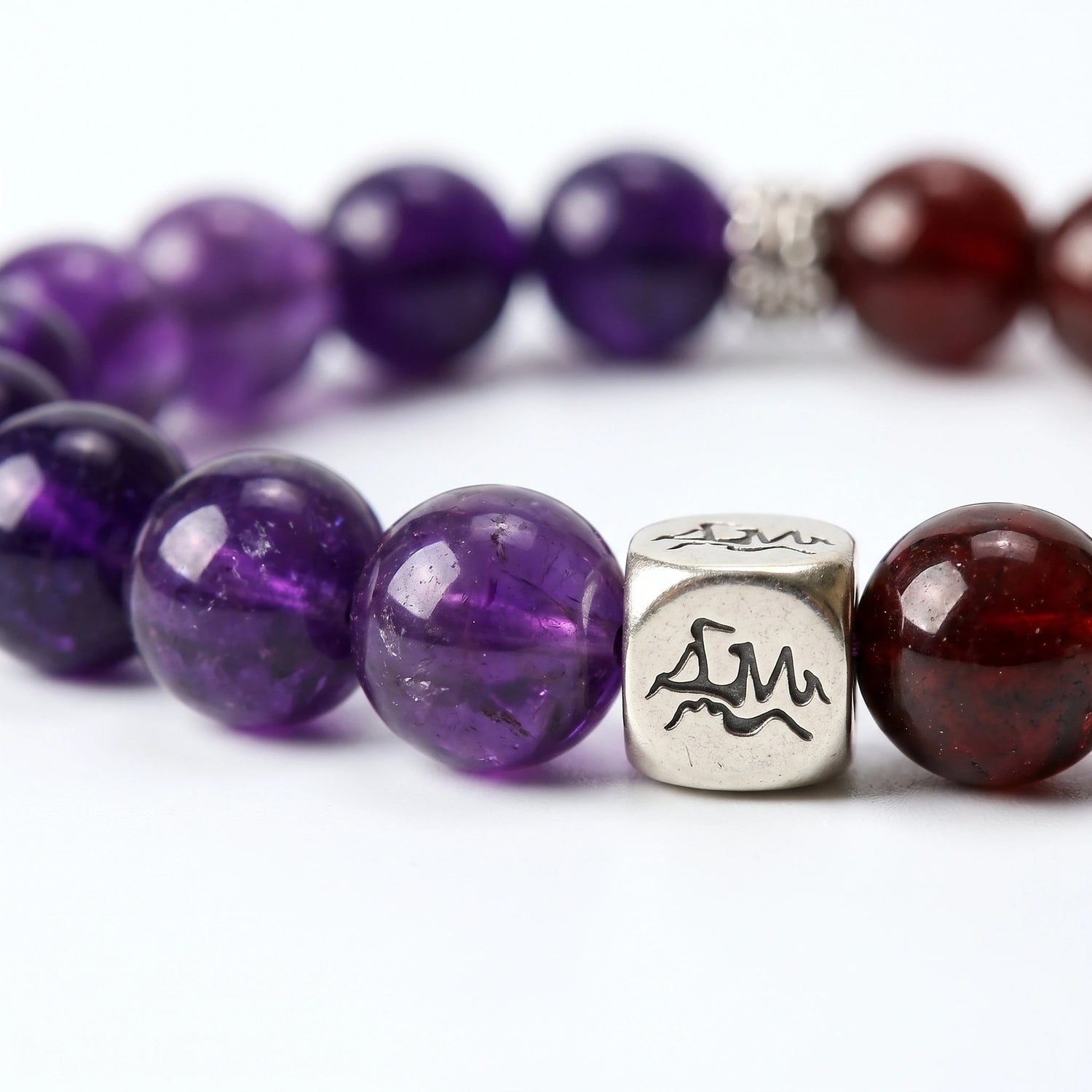 Ignis Fire bracelet macro detail, Amethyst and Orange Garnet — Leymen Jewels